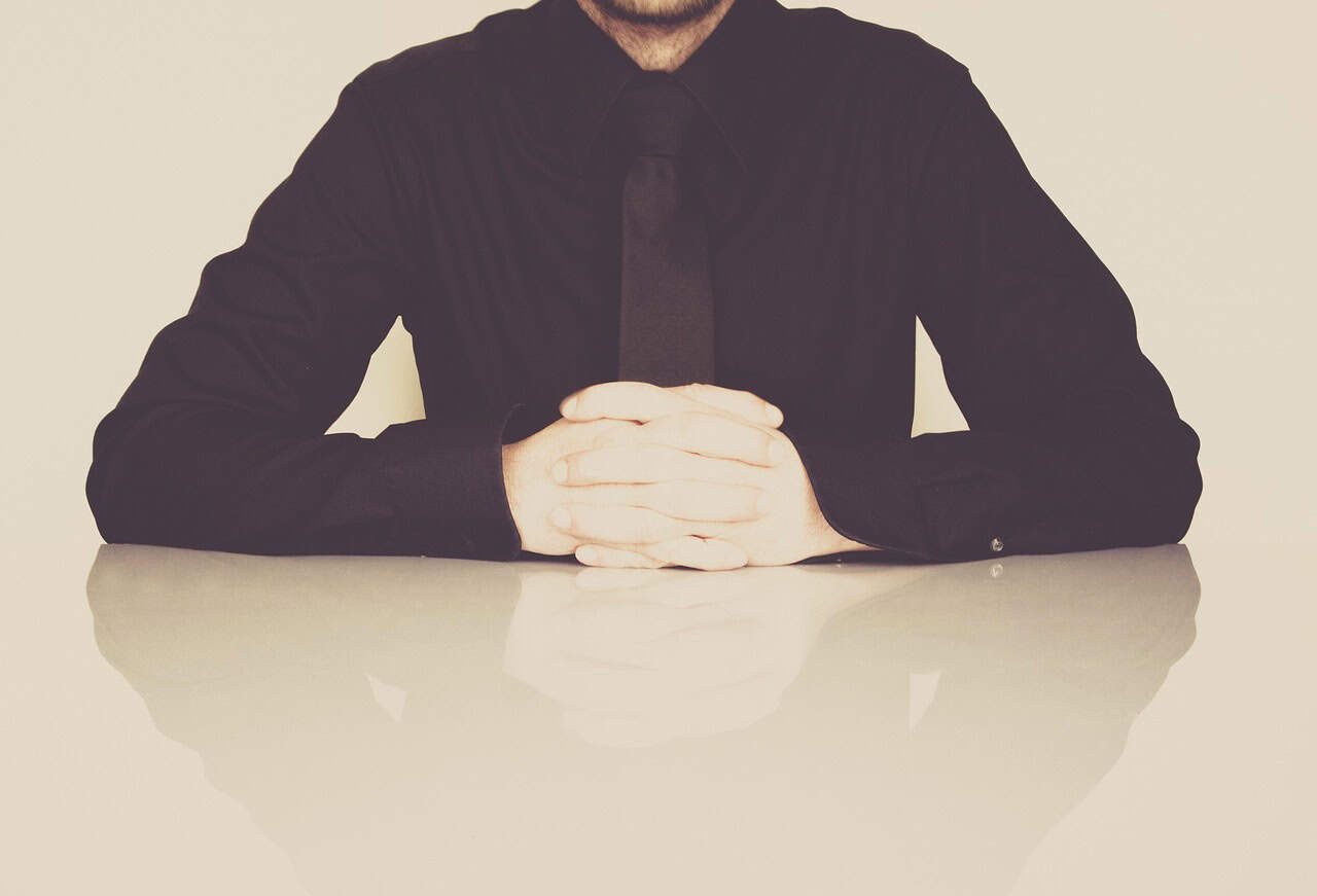 Zrób z siebie milionera – w 5 krokach do frajera. O internetowych guru biznesu